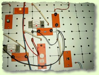 Pupitre elec gros plan plaquettes